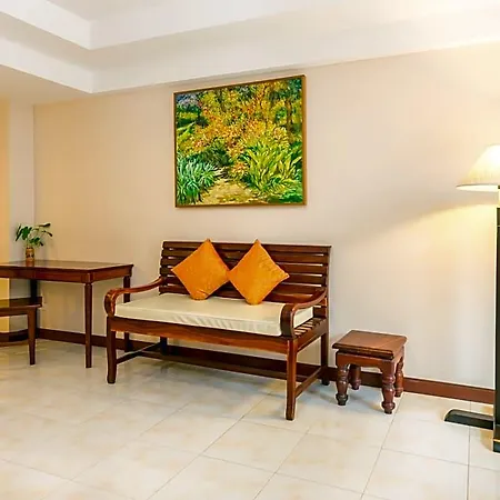 Eastiny Place โรงแรม 3*