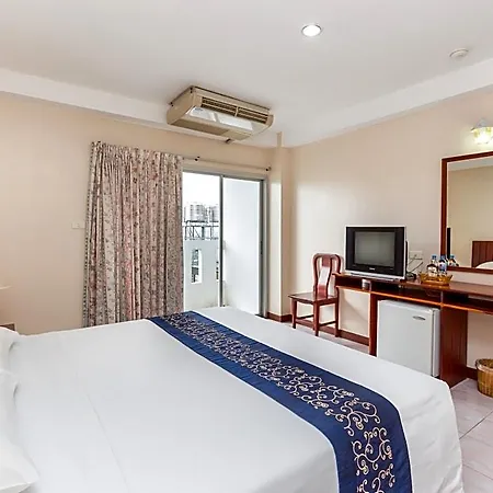 โรงแรม Eastiny Place 3*