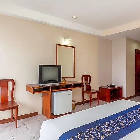 Eastiny Place โรงแรม 3*