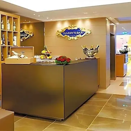 Hotel Harrys Bar & Restaurant