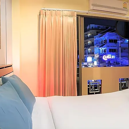 Harrys Bar & Restaurant Hotel