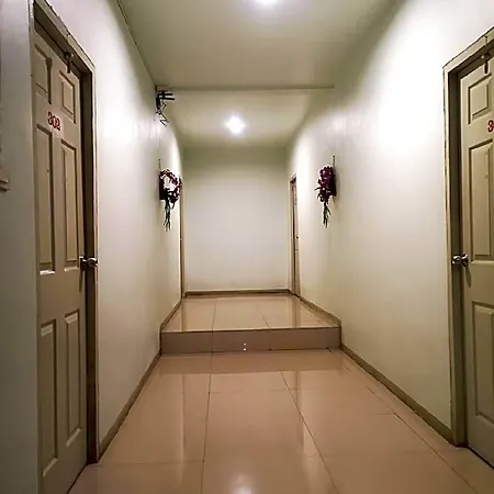 Hotel Oyo 75414 Kjs