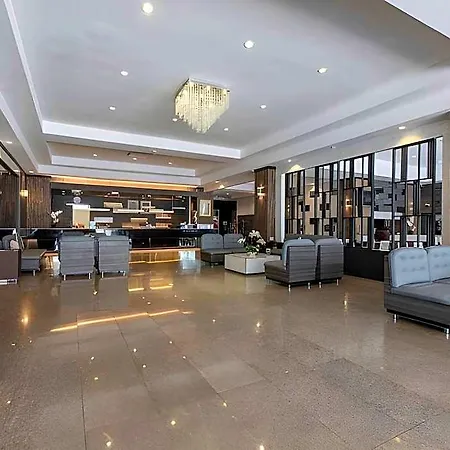 The Grand Day Night โรงแรม 3*