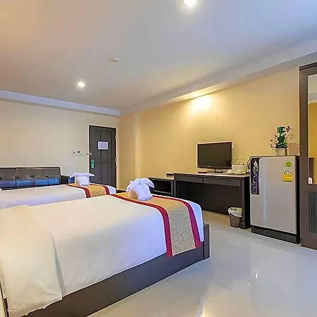 โรงแรม The Grand Day Night