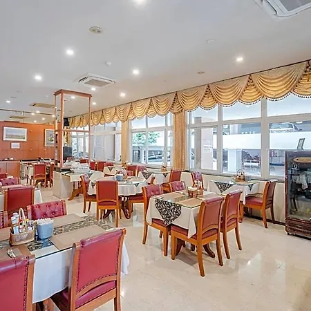 เดอะ ไวท์เฮาส์ คอนโดเทล Pattaya