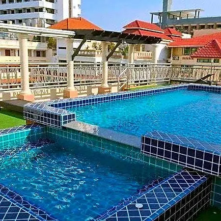 เดอะ ไวท์เฮาส์ คอนโดเทล Pattaya