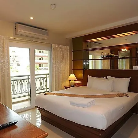 เดอะ ไวท์เฮาส์ คอนโดเทล อพาร์ตโฮเทล Pattaya