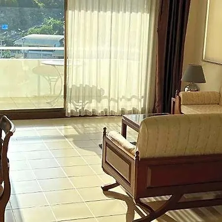 อพาร์ตโฮเทล The Monaco 2*