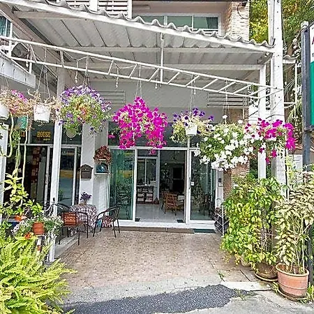 Admire House Guest house *