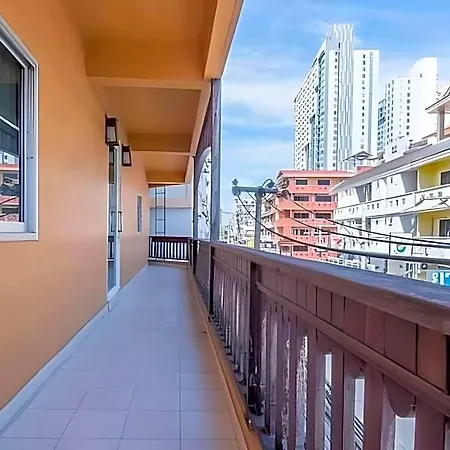 โรงแรม Nikom Court