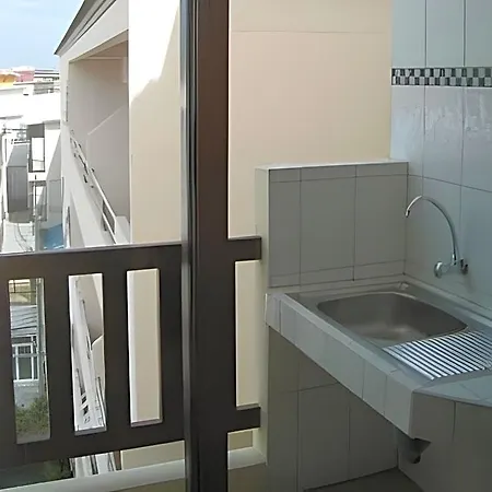 โรงแรม Nikom Court 2*