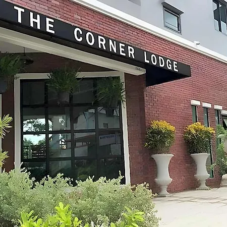 โรงแรม The Corner 3*