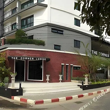 The Corner 3*