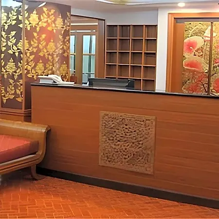 Chada Thai House Hotel 3*