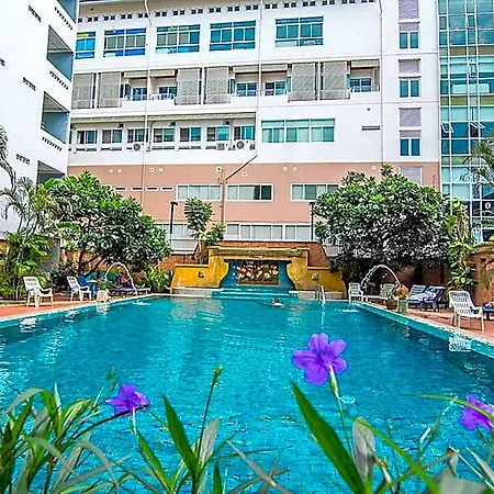 Sutus Court 4 Hotel