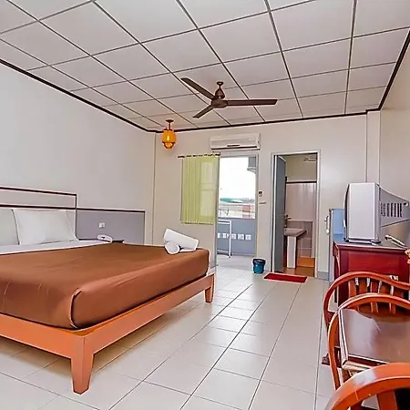 Sutus Court 4 Hotel