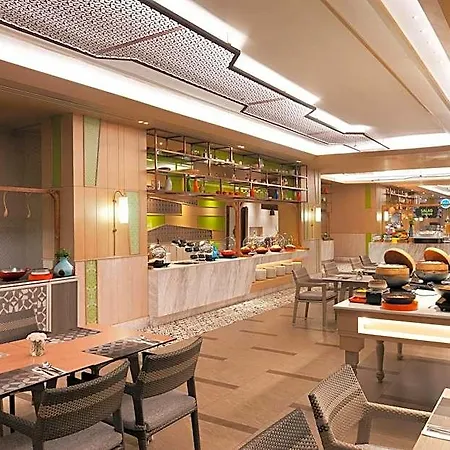 โรงแรม Amari 5*