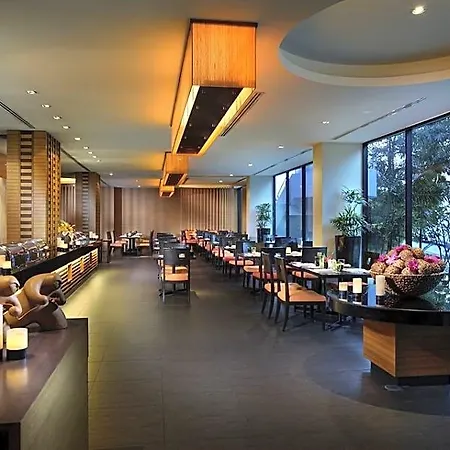 โรงแรม Amari 5*