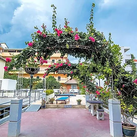 Sutus Court 5 Hotel 3*