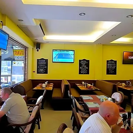 Robin's Nest & Restaurant * Pattaya