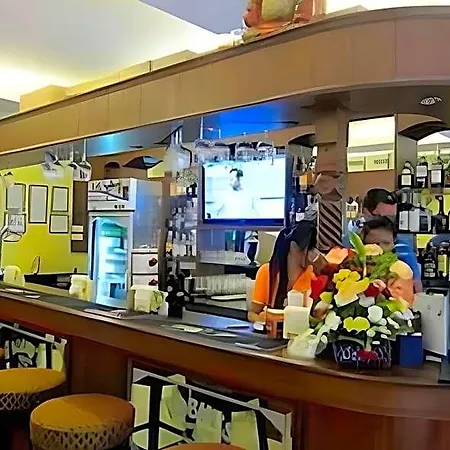 Robin's Nest & Restaurant Guest house