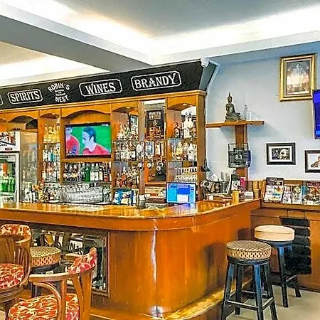 Robin's Nest & Restaurant Guest house *
