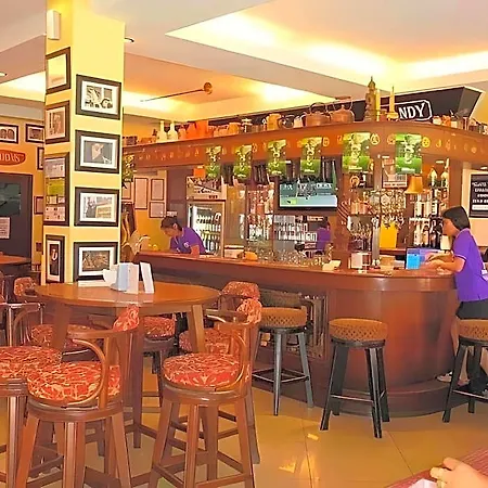 Robin's Nest & Restaurant * Pattaya