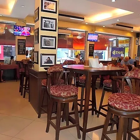 Robin's Nest & Restaurant *