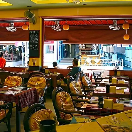 Robin's Nest & Restaurant Guest house *