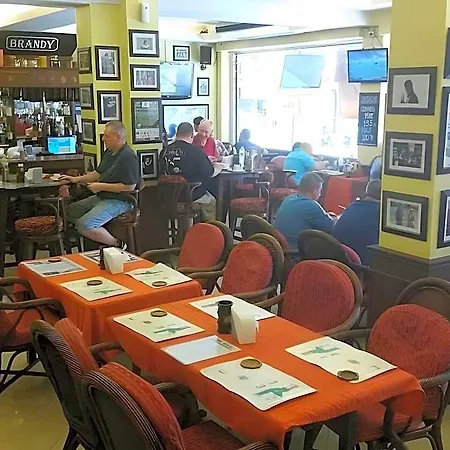 Robin's Nest & Restaurant Guest house Pattaya