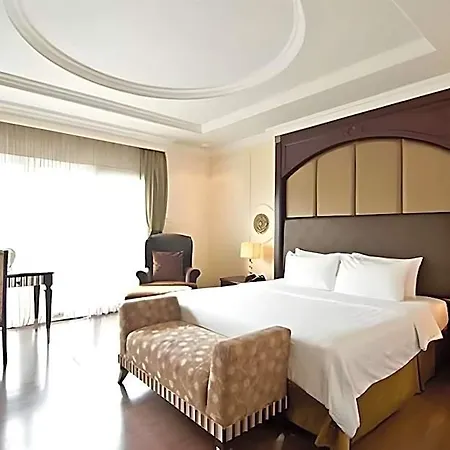 Lk Metropole Hotel 4*