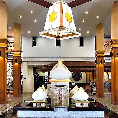 Hotel Lek 3*
