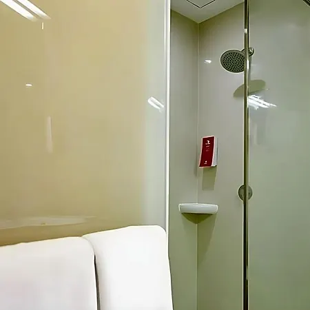 Hotel Easy Planet 3*
