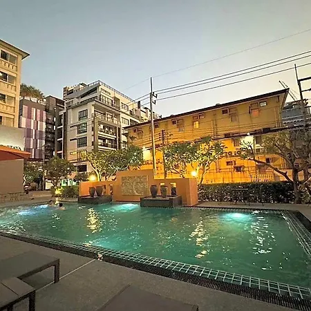 Crown Hotel 3*