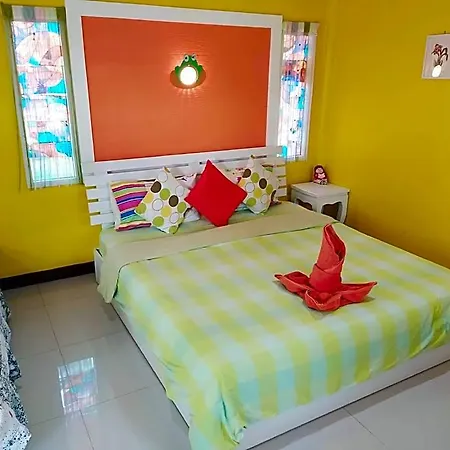 โรงแรม Baan Im Em 2*