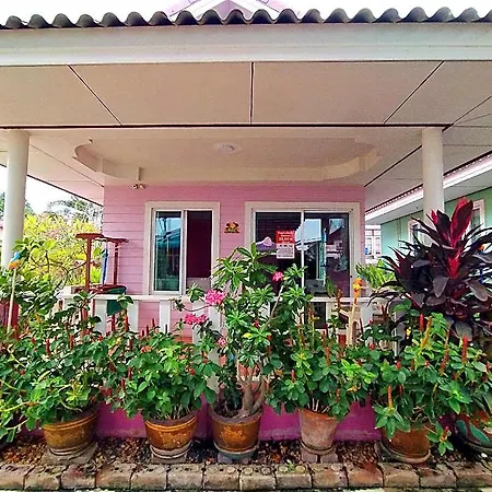โรงแรม Baan Im Em 2*