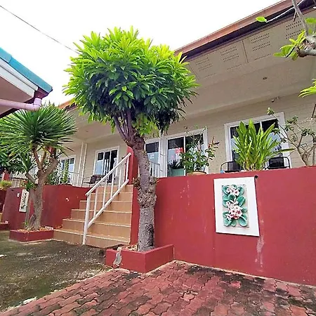 โรงแรม Baan Im Em 2*