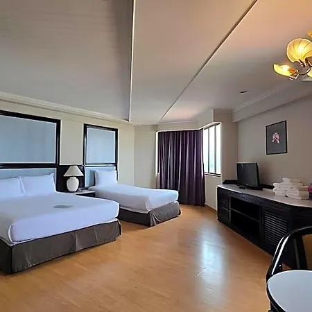 First Pacific Cirrus โรงแรม Pattaya