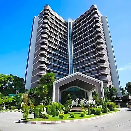 โรงแรม First Pacific Cirrus 4*