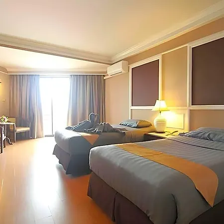 First Pacific Cirrus โรงแรม