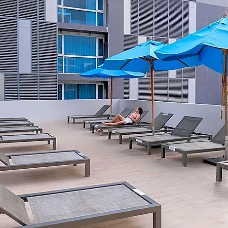 โรงแรม Azure 4*