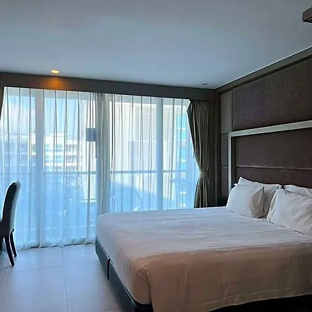 โรงแรม Azure 4*