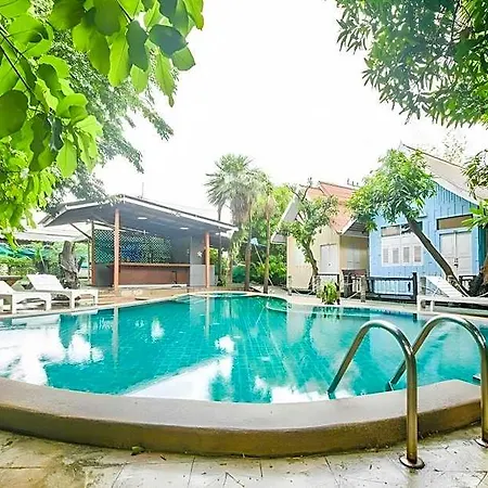 Hotel Deeden 3*