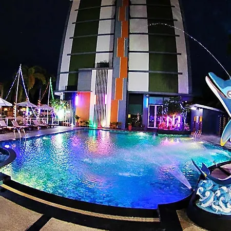 Lakkhana Poolside