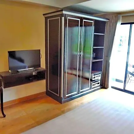 โรงแรม Land Royal 4*