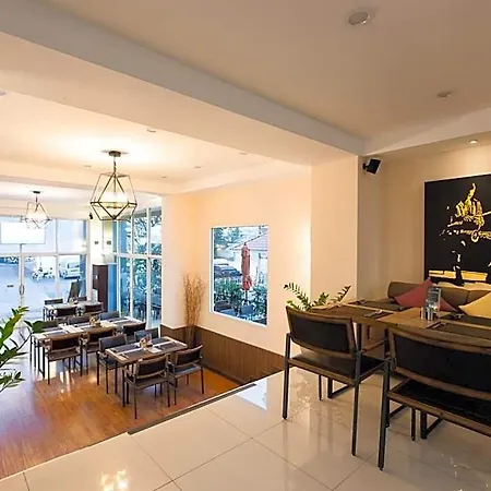 โรงแรม Adelphi Pattaya