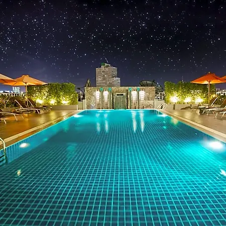 โรงแรม Adelphi 4*