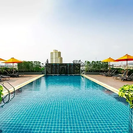 โรงแรม Adelphi 4*