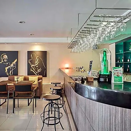Adelphi โรงแรม