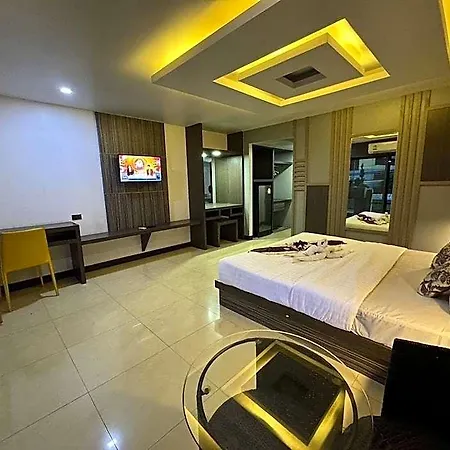 Mr. Mac's Hotel 2*